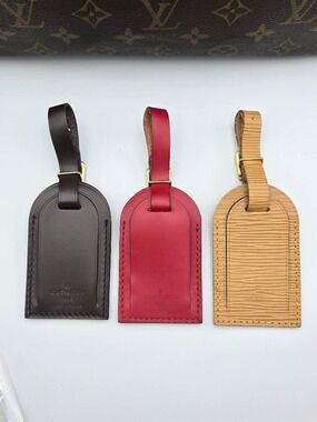Authentic 1 Louis Vuitton Brown Leather Luggage Tag – Excellent Condition